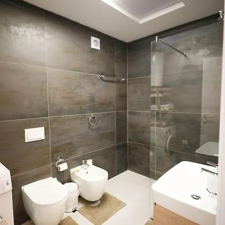 Apartment Lovely 1-bedroom In Tirana