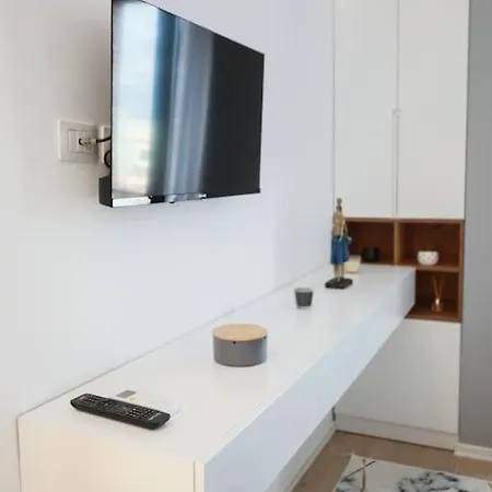 Apartment Lovely 1-bedroom In Tirana