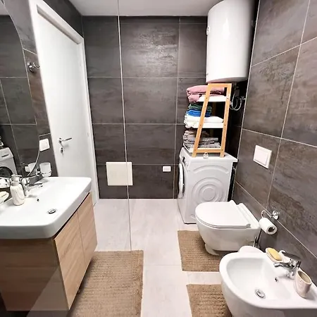 Lovely 1-bedroom In Tirana