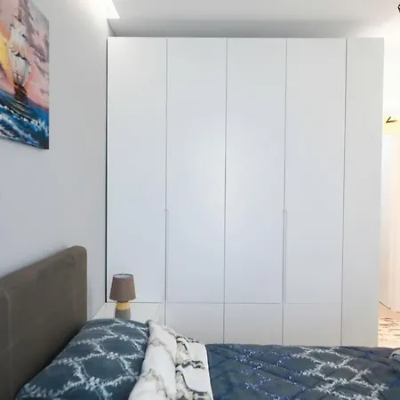 Apartment Lovely 1-bedroom In *