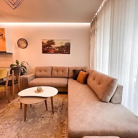 Apartment Lovely 1-bedroom In Tirana